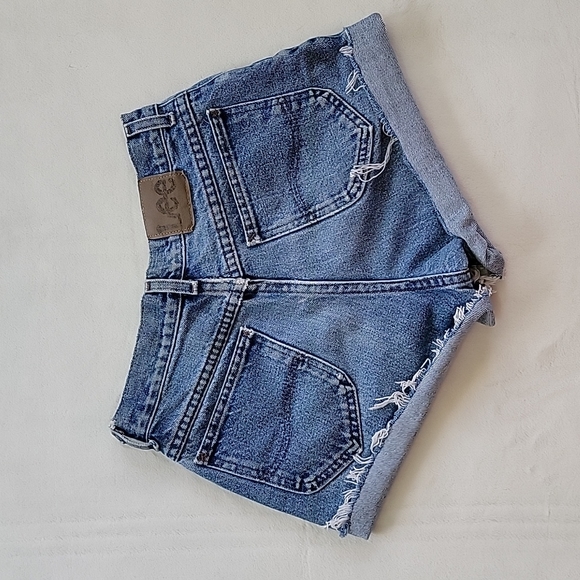 π VINTAGE HIGHWAISTED CUTOFF FRAYED DISTRESSED DENIM LEE SHORTS - Picture 8 of 8